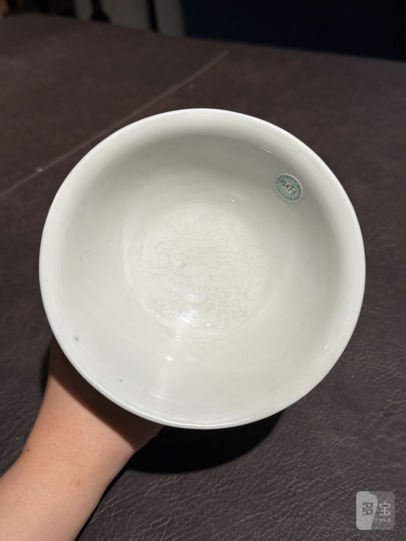 明嘉靖 白釉暗刻龙纹高足杯 - 图10